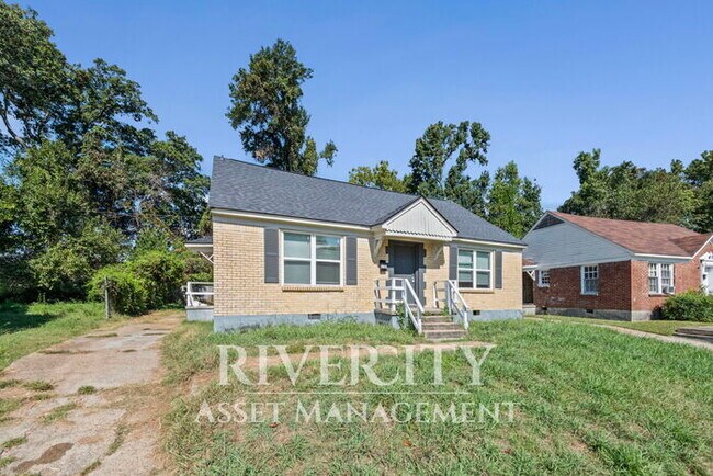 Building Photo - A Must SEE 4-Bedroom / 2-Full Bathroom!!!!...