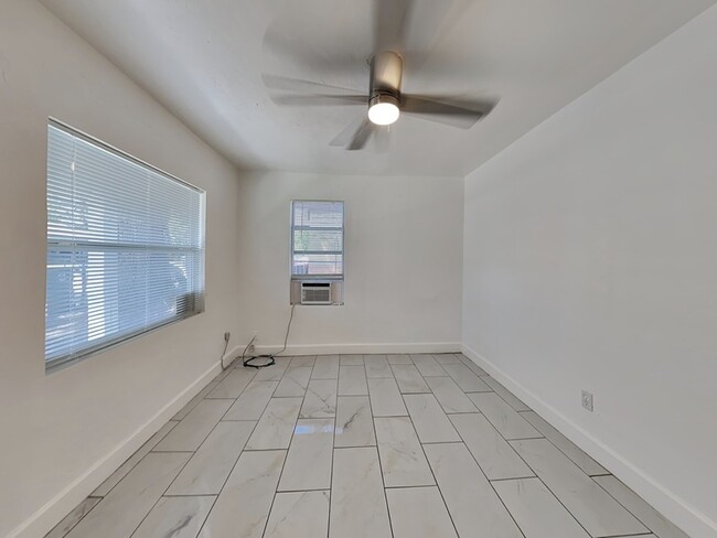 Building Photo - 343 Pleasant St