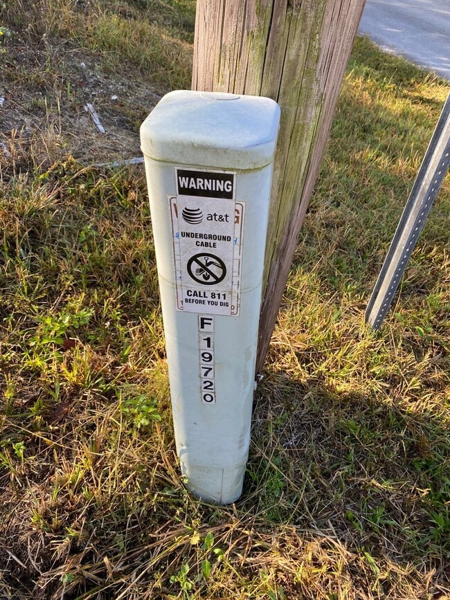 Building Photo - Custom Home - Desirable SW Dunnellon Neighborhood 3/2/2 **Won't Last**Available Soon!