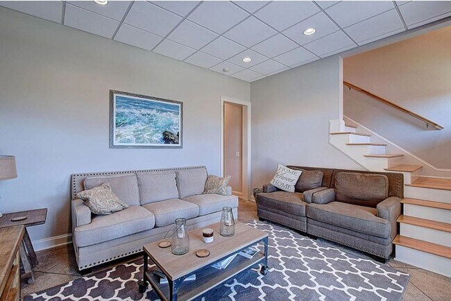 Building Photo - GORGEOUS LAKE HOUSE! 3 Bedrooms/3.5 Baths on Boone Lake, Private Dock, Fireplace & More! $3,900 m...