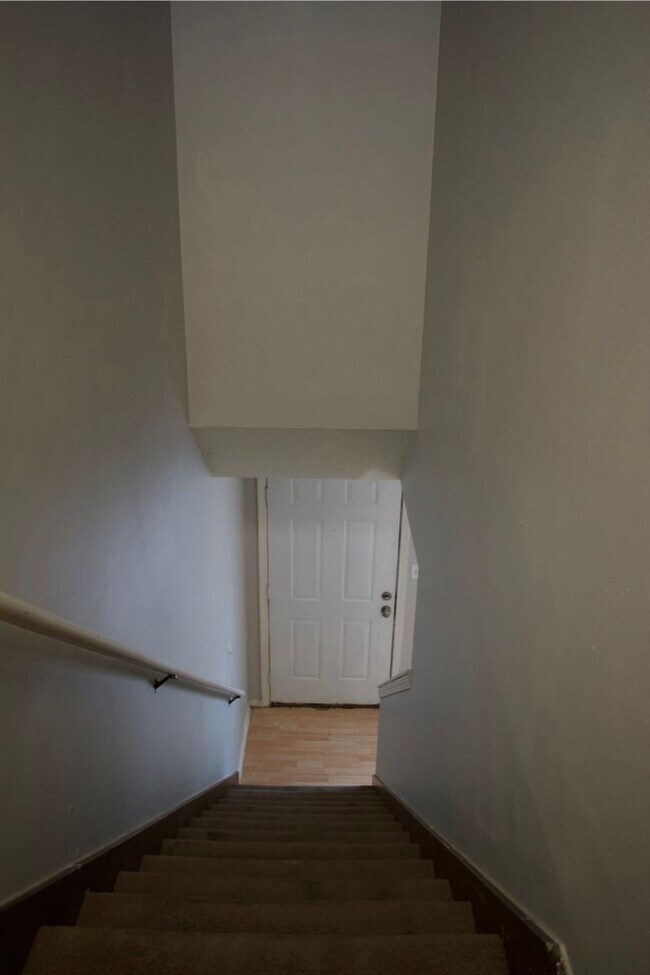 Building Photo - Affordable 3 Bedroom Duplex, SW Columbia!