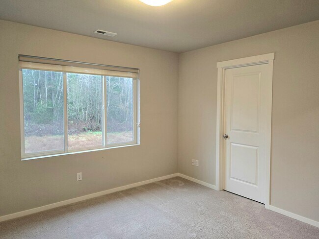 Building Photo - 3 Bedroom 2.5 Bath Home in Stanwood - Pet Friendly!