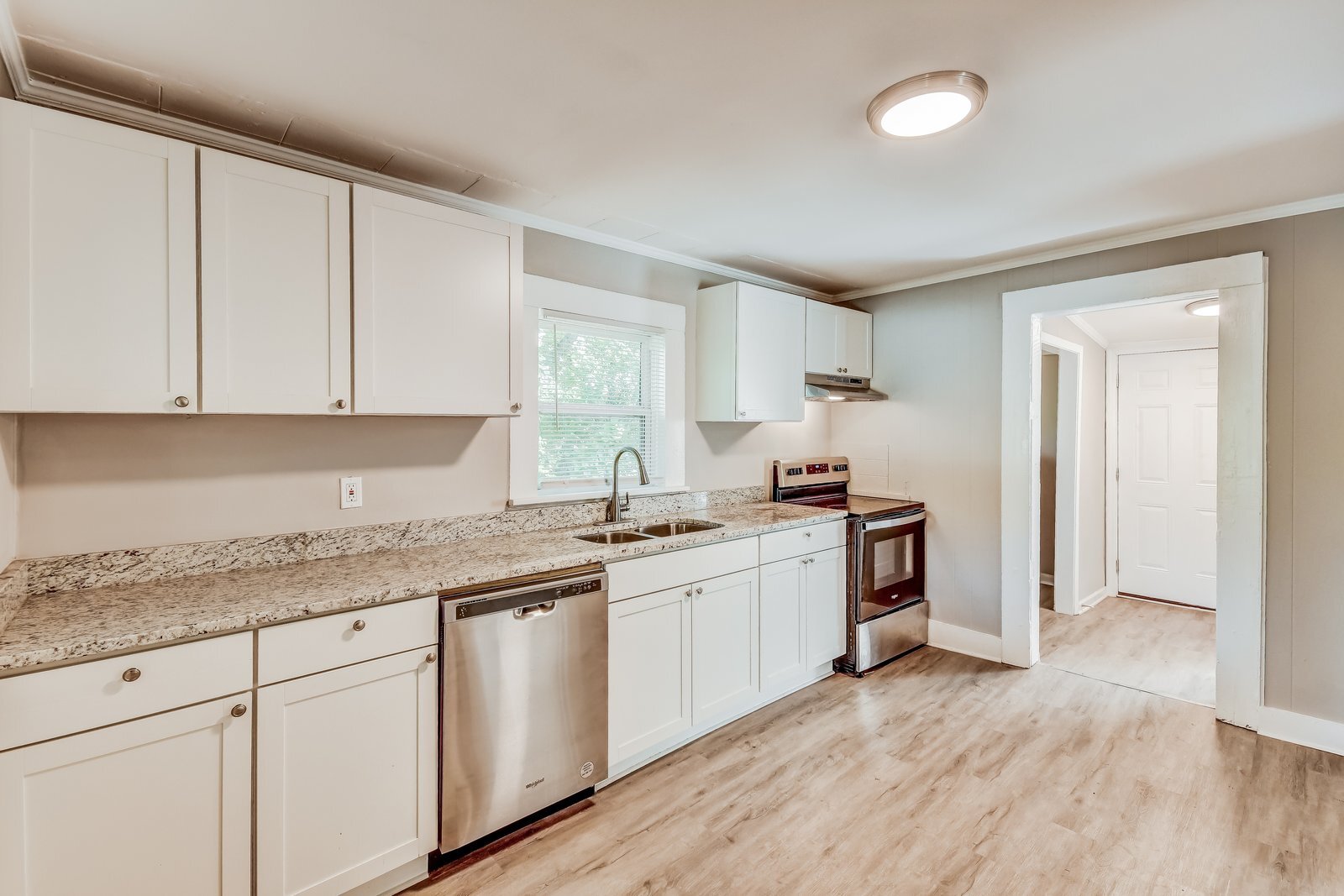 Building Photo - 907 47th Way S