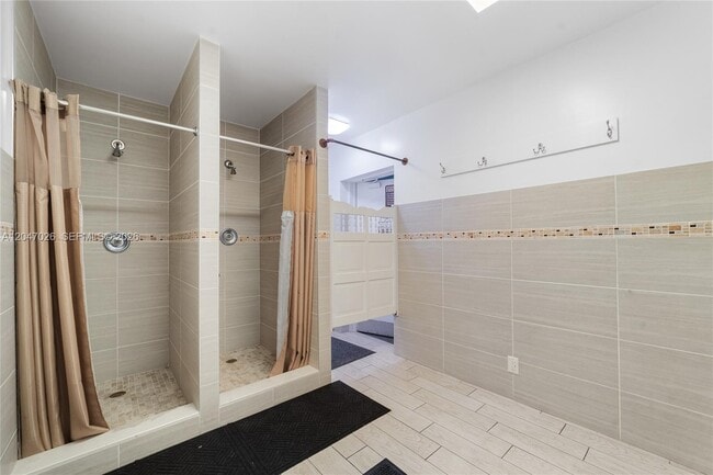 Building Photo - 2201 NE 66th St