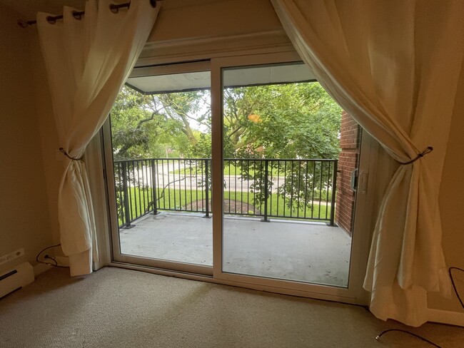 balcony - 120 N Lincoln Ln