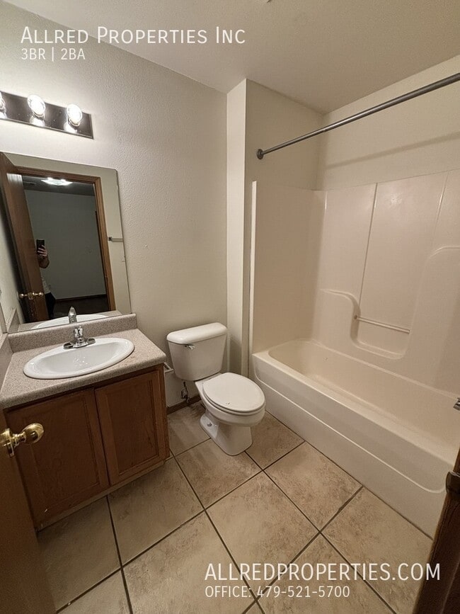 Building Photo - 307 E Asher Ct