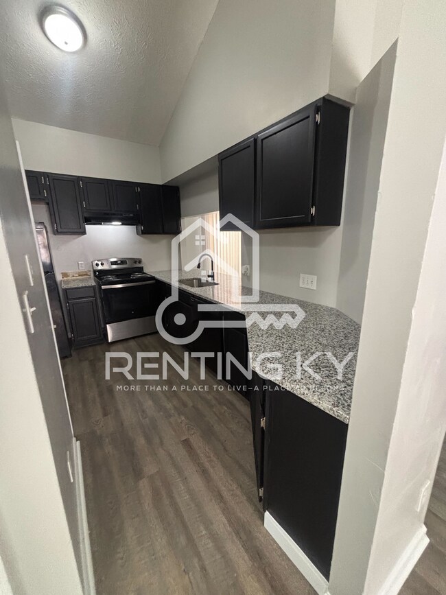 Building Photo - Newly Renovated 3-Bed, 2-Bath Stand-alone House!