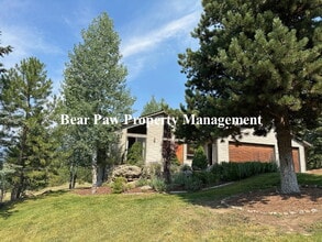 Building Photo - Mountain Retreat!!