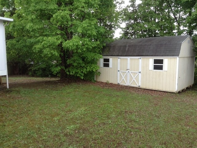 Building Photo - 976 Scottland Dr