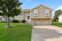 Building Photo - Welcoming 3 Bedroom Home