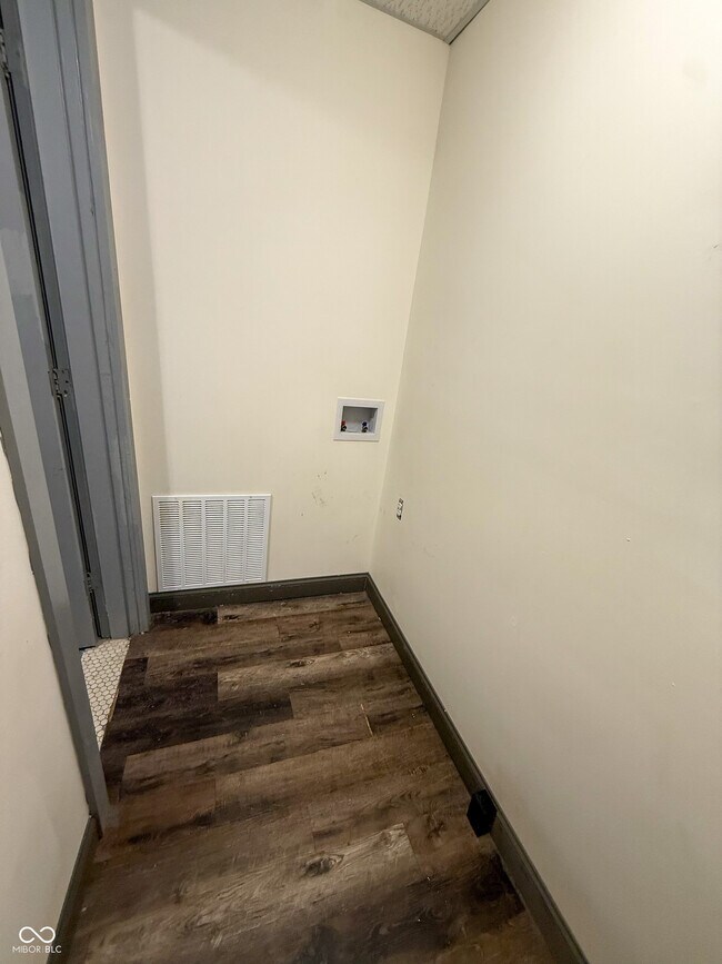 Building Photo - 640 E Seminary St