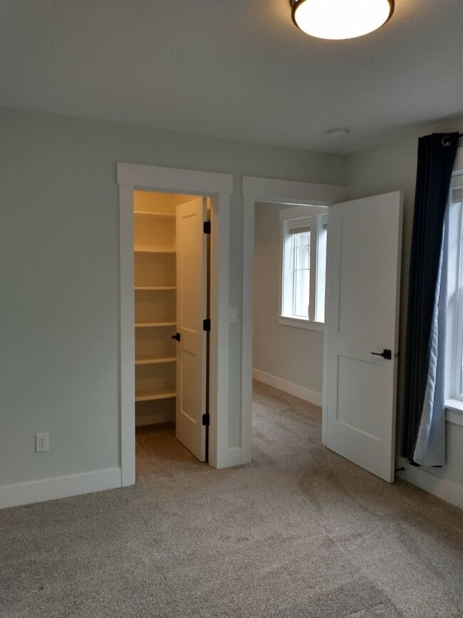 Building Photo - Welcome to this Beautiful Property in Keizer