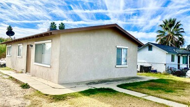 Building Photo - Enjoy this single family home with 3 bedrooms and 1 bathroom near downtown Bakersfield - COMING S...