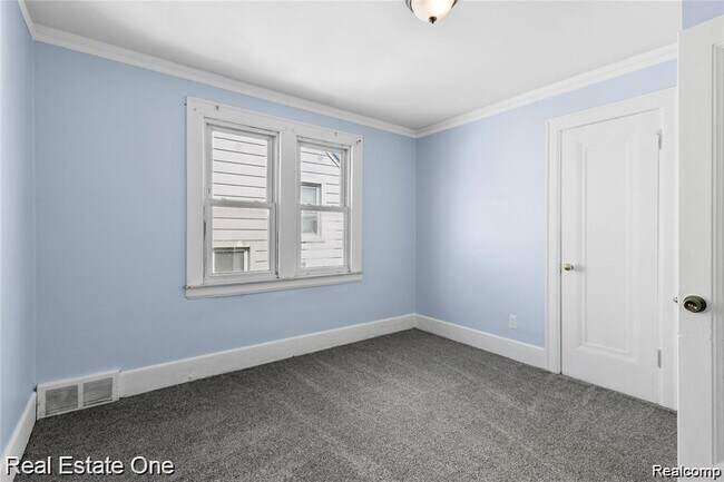 Building Photo - 5444 Kenilworth St