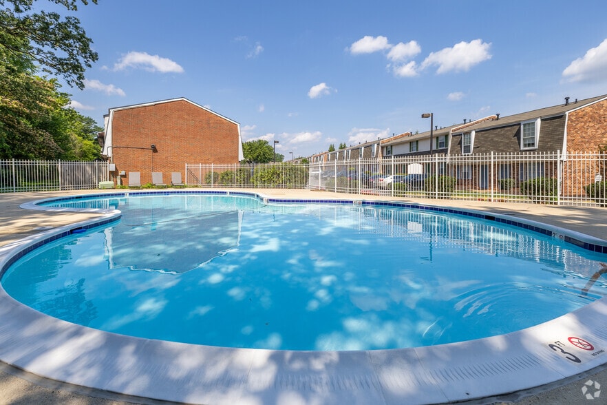 Swimming Pool - Crown Square Apartments