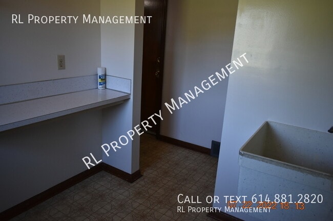 Building Photo - WAIVED APPLICATION FEE(S) AND 1 MONTH FREE...