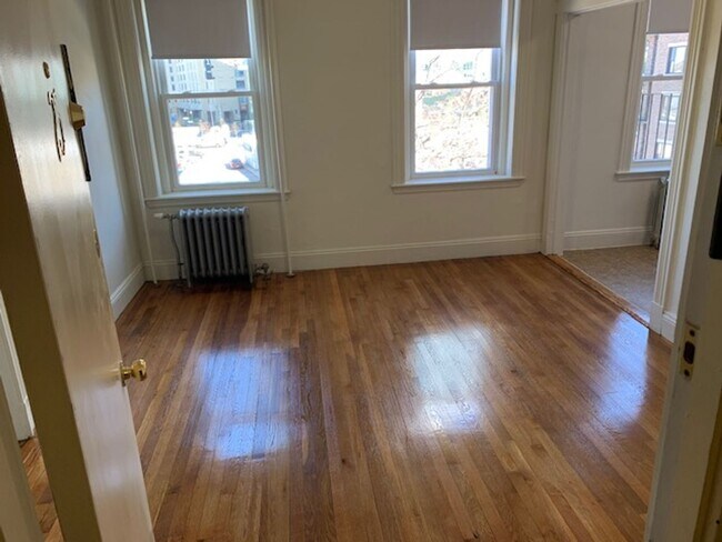 Building Photo - Sunny 1-Bed, 1-Bath in Fenway