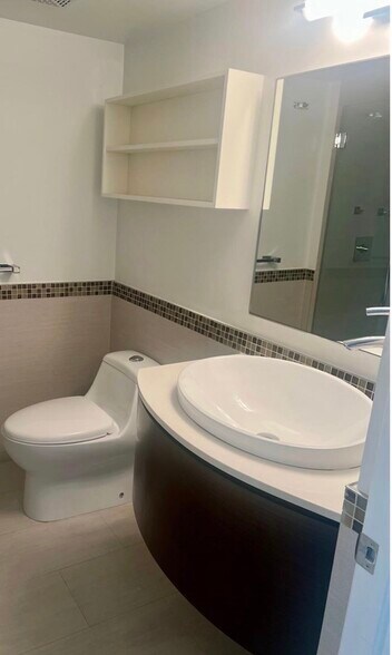 Building Photo - 2101 Brickell Ave