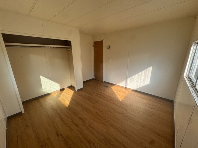 Building Photo - 2 bedroom, 1 bath manufactured home