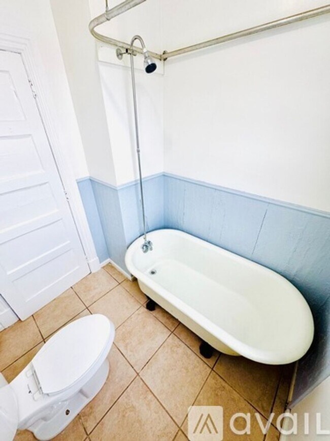 Building Photo - 308 4th St