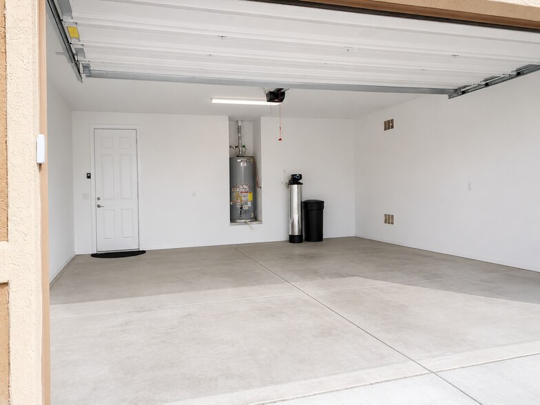 Building Photo - 6567 E Via Arroyo Azul