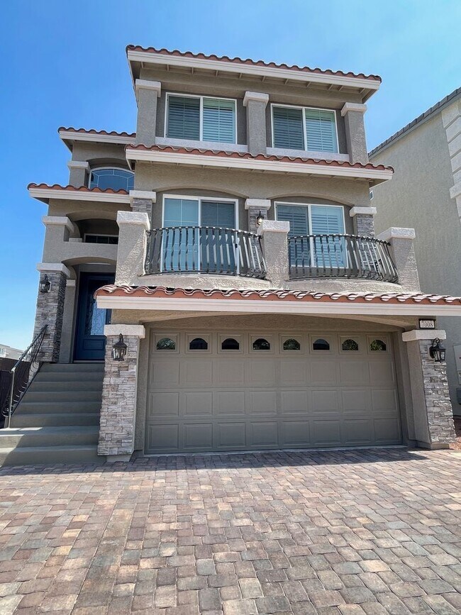 Building Photo - 3 Story house 4 bedroom / 3.5 bath, Southwest