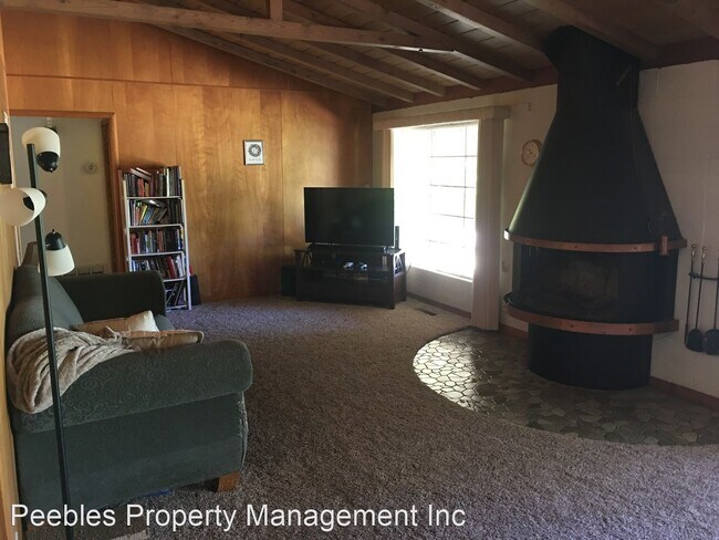Building Photo - 2 br, 1 bath House - 145 Canyon Highlands Dr