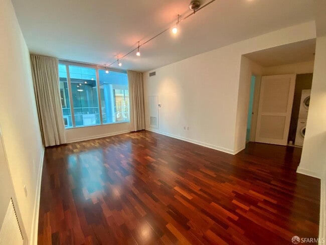 Building Photo - 301 Main St