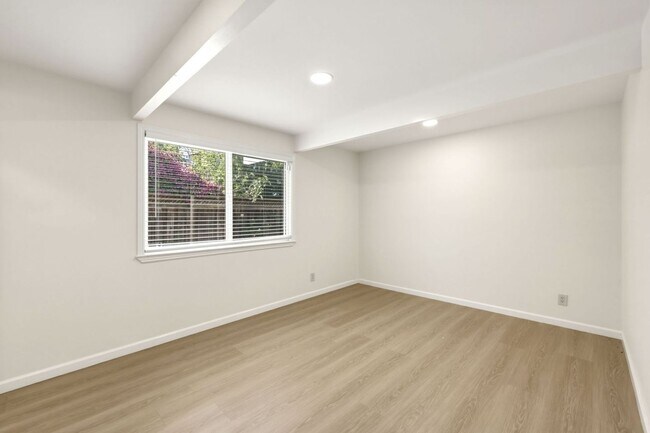 Building Photo - 2563 Greer Rd