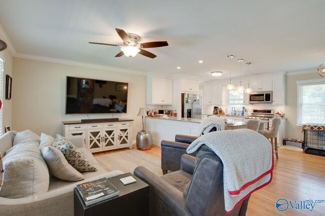 Building Photo - 215 Drake Ave SW