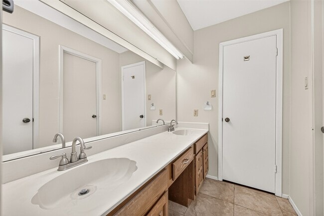 Building Photo - 6138 Gallant Forest Dr