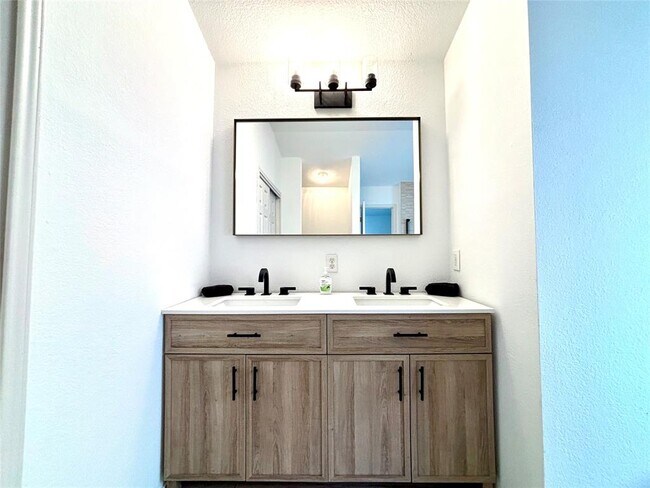 Building Photo - 208 Gila Cliff Dr