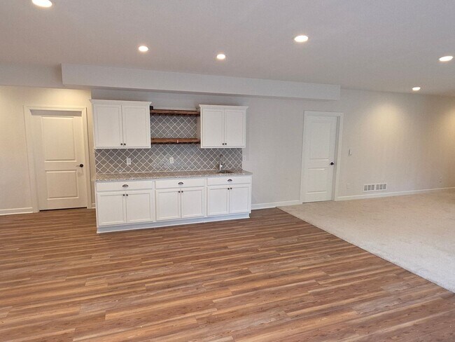 Building Photo - W239N3743 River Birch Ct