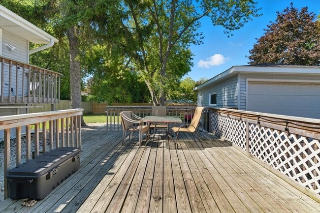 Building Photo - 830 Russell Ave