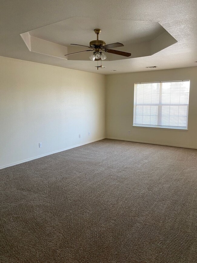Building Photo - Duplex with Double Car Garage
