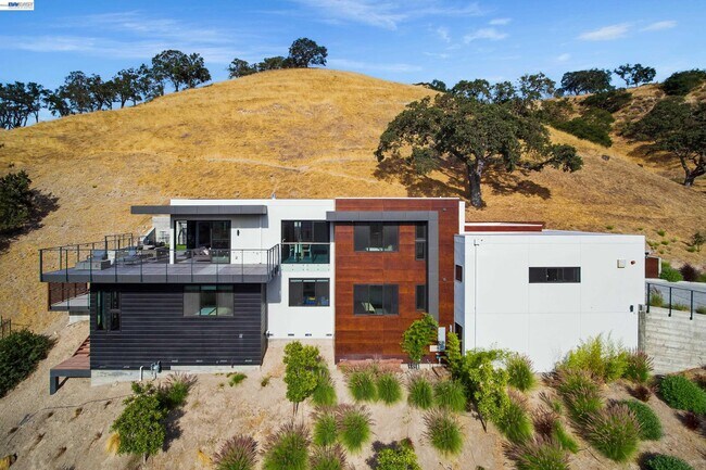 Building Photo - 297 Las Quebradas