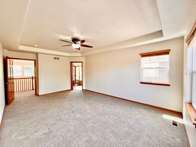 Building Photo - Beautiful 4 bed/ 3 bath Home with Office!