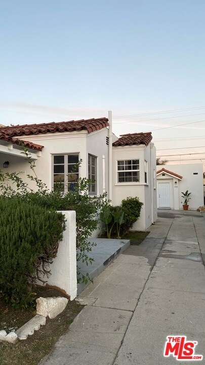 Building Photo - 5856 Arlington Ave