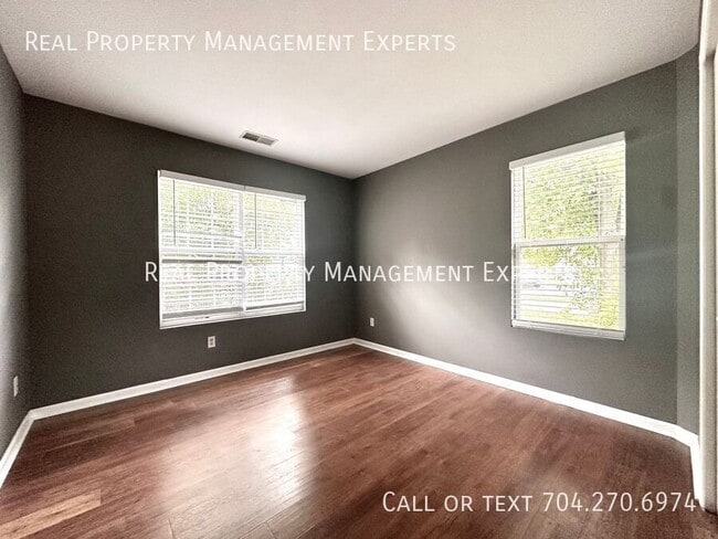 Building Photo - 6229 Green Vista Ct