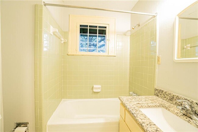 Building Photo - 1865 Oak Grove Rd NE