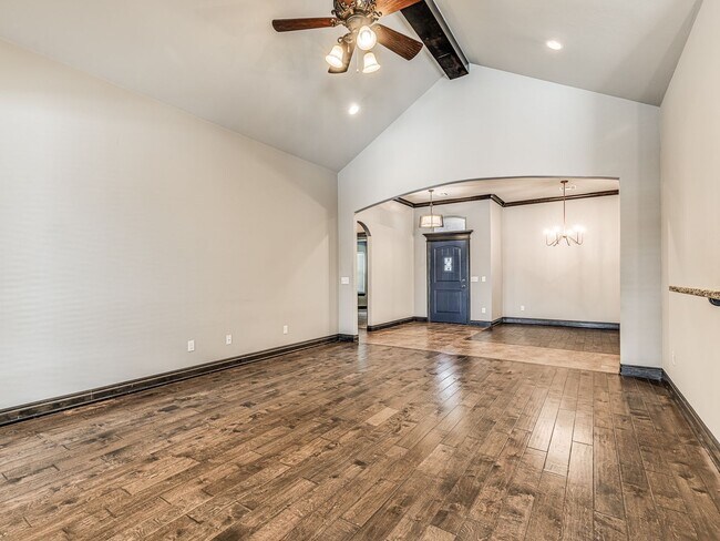 Building Photo - 13609 Gentry Dr