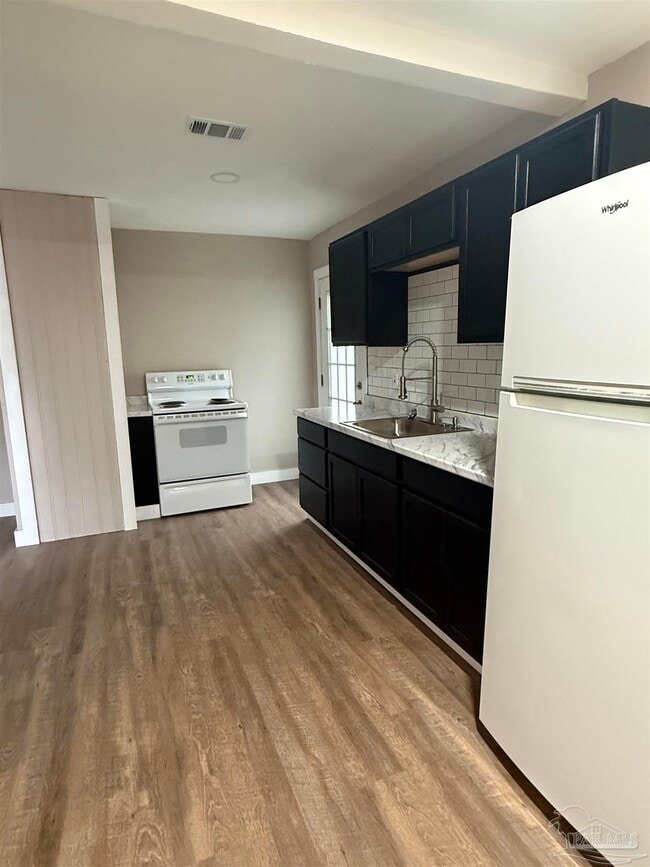 Building Photo - 8024 Hayworth Ave