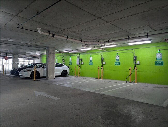 Building Photo - 690 SW 1st Ct