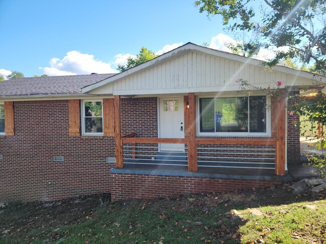 Primary Photo - 414 1st Ave E