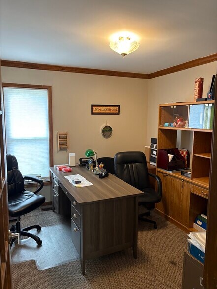 Building Photo - 50989 Middle River Dr