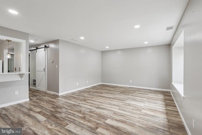 Building Photo - 165 Wyndham Pl