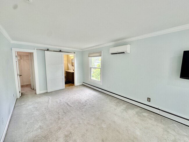 Building Photo - 2115 Lake Rd