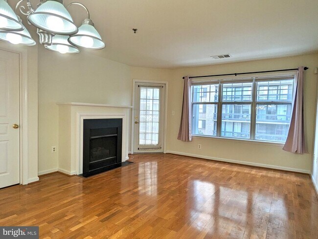 Building Photo - 5563 Seminary Rd