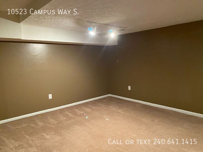 Building Photo - 10523 Campus Way S