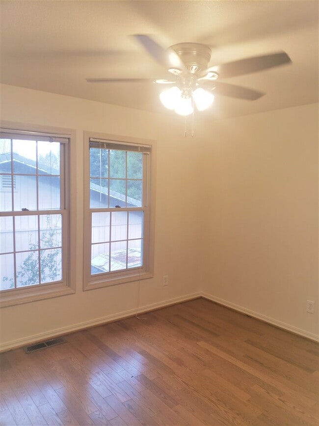 Building Photo - 4 bedroom 2 1/2 bath home in Sunset Oaks